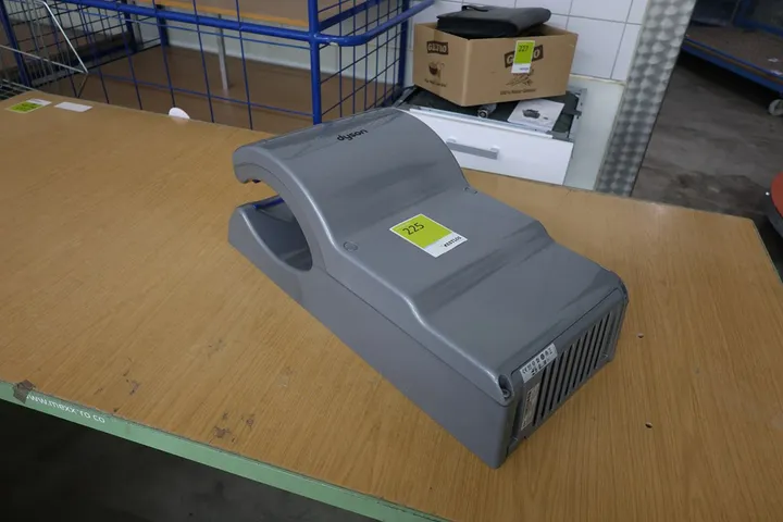 1 x Dyson Airblade Handtrockner